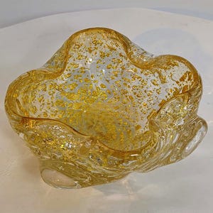 1950s Stunning Ashtray in Murano Glass with Gold finishes, Made in Italy. 16 cm. / 6.29 inches