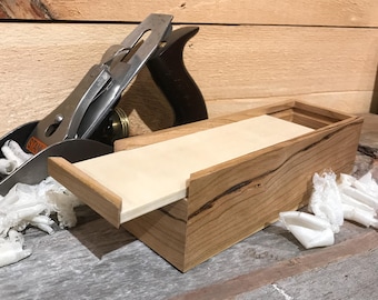 Caixa para canetas/lápis/lembranças/joias feita à mão em madeira de cerejeira com manchas, presente de alta qualidade, peça única, fabricada com orgulho nos EUA.