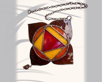 Glas-in-loodraam Muladhara Chakra hangend, kleurrijke spirituele kunst
