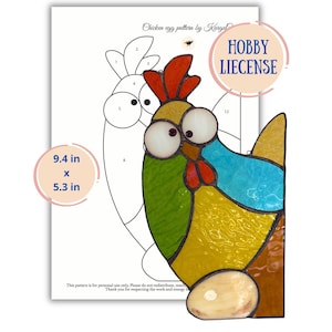 May include: A stained glass chicken with a red comb, yellow body, and blue wing is displayed next to a pattern. The pattern is 9.4 x 5.3 inches and labeled "Chicken egg pattern by Kargal." The image also includes the text "HOBBY LIECENSE."