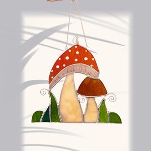 Atrapasol de hongos mágicos de vidrio teñido hecho a mano, decoración de ventana con arte fúngico