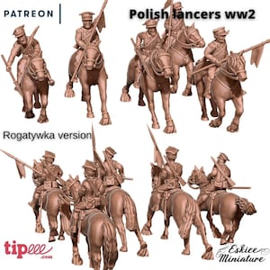 Puede incluir: Un conjunto de seis figuras en miniatura impresas en 3D de lanceros polacos a caballo, sosteniendo lanzas y vistiendo uniformes militares. Las figuras están pintadas de color marrón y están posadas en una variedad de posturas dinámicas. Las figuras están etiquetadas como "Rogatywka version" y "Eskiece Miniature".