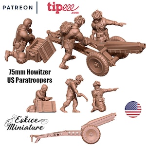 Puede incluir: Figuras en miniatura de paracaidistas estadounidenses con un obús de 75 mm. Las figuras marrones se muestran en acción, cargando y apuntando el cañón. El texto "75mm Howitzer US Paratroopers" es visible. Ideal para juegos de mesa.