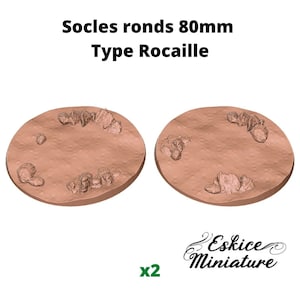 Peut inclure: Deux socles ronds de 80 mm avec une texture rocheuse, conçus pour les jeux de figurines. Les socles sont de couleur brun clair et présentent diverses formations rocheuses. Le texte "Socles ronds 80mm Type Rocaille" et "x2" est visible sur l'image.