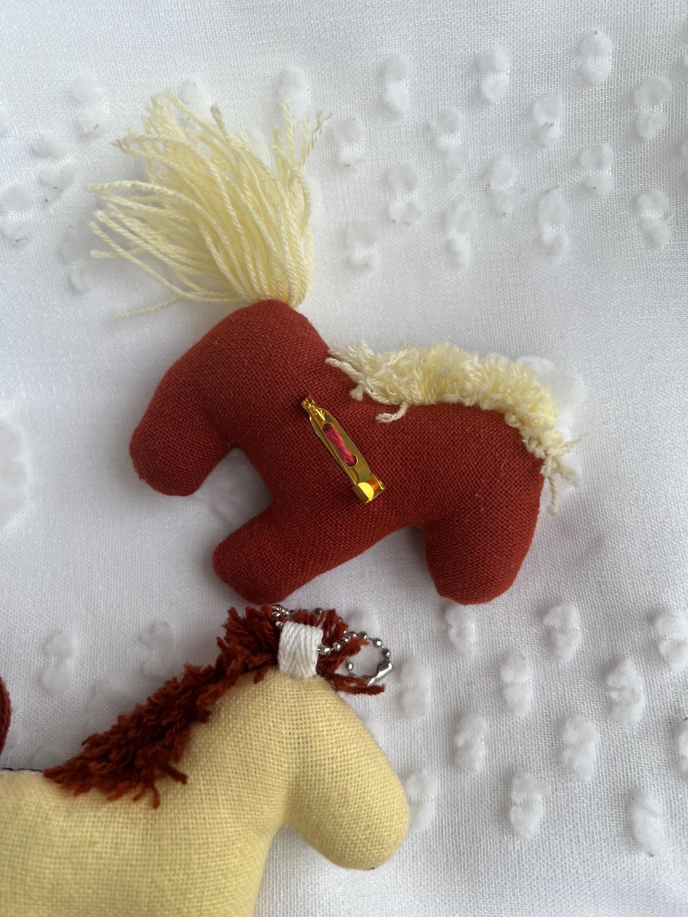 ハンドメイド刺繍馬ピン - カラフルな花柄ポニーぬいぐるみ - フェルト