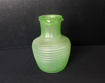 1930s USA Frigidaire Iced tea server pitcher jug frosted green uramium glass with lid  three pouring spouts dinnerware kitchenware