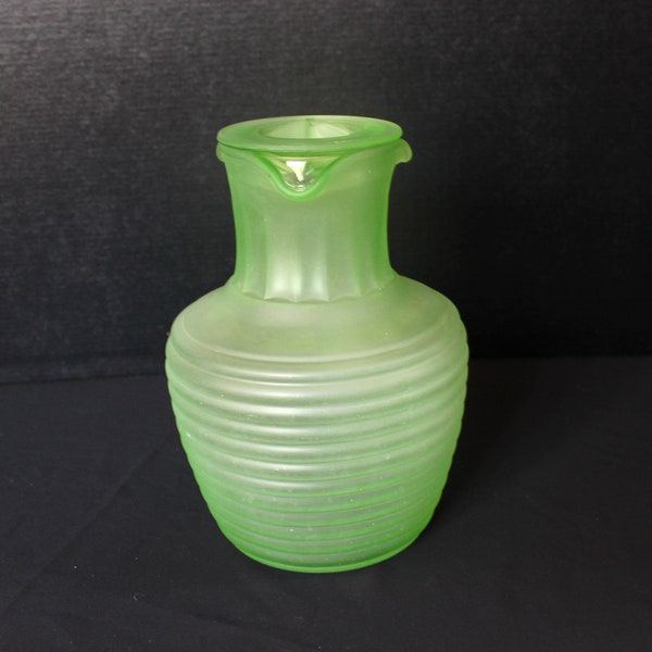 1930s USA Frigidaire Iced tea server pitcher jug frosted green uramium glass with lid  three pouring spouts dinnerware kitchenware
