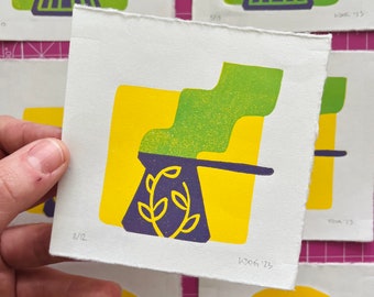 Linoldruck Kaffeekanne Gelb | Handgefertigt | Mini-Print 10 x 10 cm | Limitierte Auflage | Bunter Reduktionsdruck in Gelb, Grün & Violett