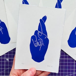 Lino Print Lucky Fingers | Good Luck | Handmade | Mini print A6 Format (10 x 15 cm) | Limited Edition | Single Color Ultramarine Blue