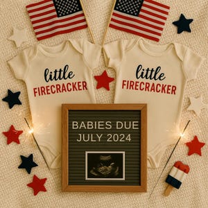 Deux pétards, une date d'échéance, faire-part de bébé sur le thème du 4 juillet modèle numérique canva modèle canva modifiable, faire-part de grossesse