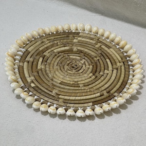 Cowrie Beach Sea Shell Hand Woven Round Trivet Dollie Wall Hanging Souvenir