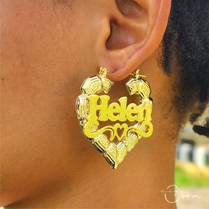 Pendientes de bambú con nombre y corazón personalizados. Aros de bambú con nombre personalizado. Pendientes con nombre personalizados. Aros de bambú dorados. Regalo para el Día de la Madre. Regalo para ella