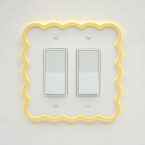 Ljusbrytarplatta flickrum pojkrum barnrum dekorativ moln väggplatta överdrag babysovrum pastellvit enkel färgad kant molnkärna