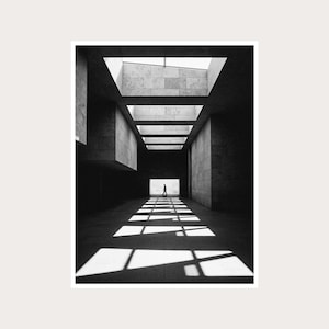 Corridor Shadow Fine Art Photography: zwartwit muurdecor (digitale download)