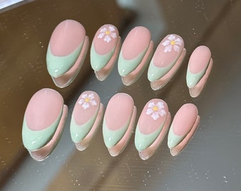 Presse florale française sur les ongles : création d'ongles en gel printanier