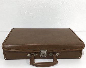 Vintage Tan Vinyl Cassette Carrying Case for 30 Tapes - Retro Audio Cassette Tape Holder, Storage & Travel Box For Car, Home