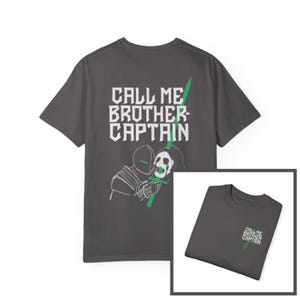 Kalla mig broder-kapten, Kallinvar, The Bound and the Broken Merch, Comfort Colors, Unisex plaggfärgad t-shirt