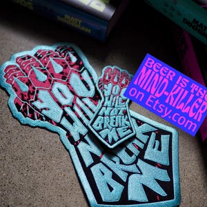 Parche bordado "No me romperás", merchandising de Carl de Dungeon Crawler.
