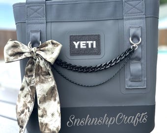 attache bag to fit yeti GJL Molle Dry Bag, Small Waterproof Pouch Organizer Dry For Soft Coolers, Compatible With Yeti Hopper Yeti Accessories, Easy Use (Black) Sports & Outdoors it provides superior temperature retention to keep your items fresh for longer periods Insulated Carrier Bag Designed for