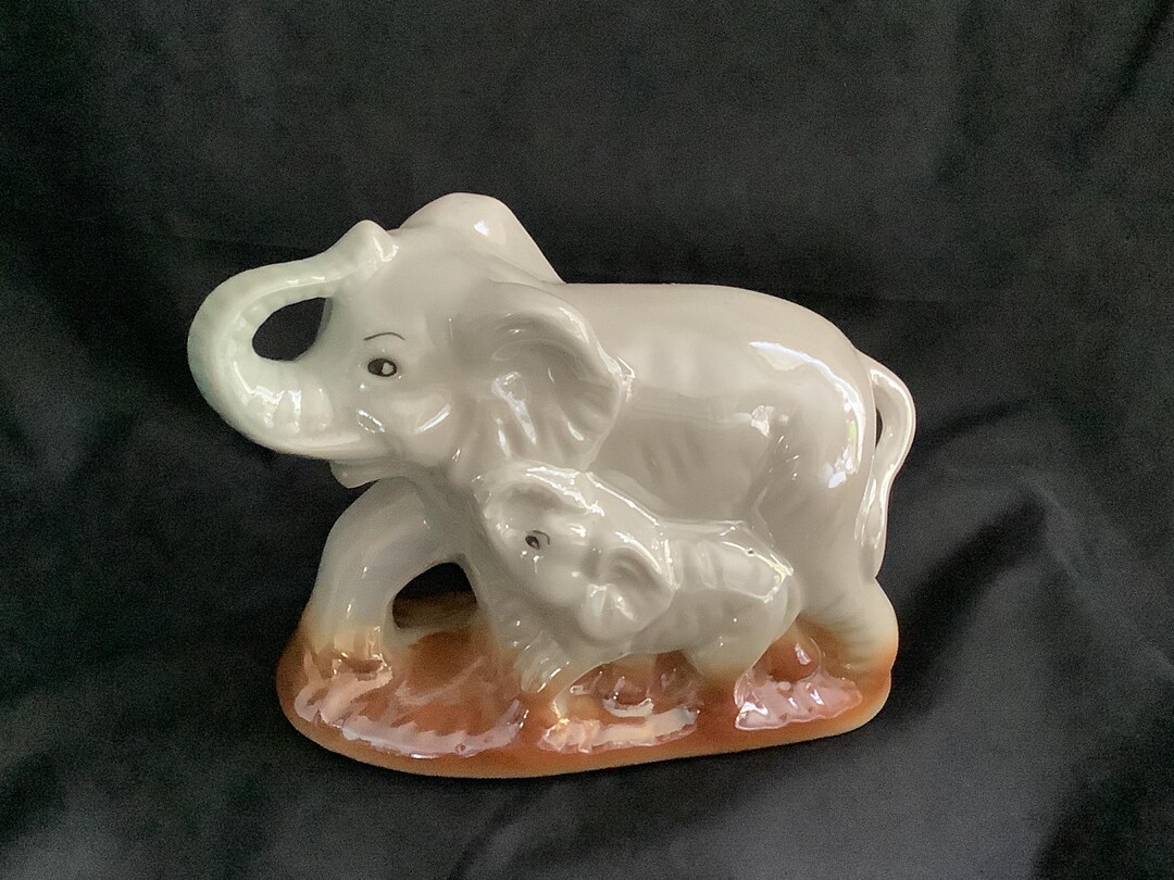 Limited Edition Replica Elephant - Mom (10cm)