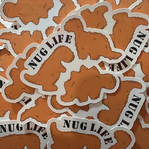 „Nug Life“ Vinyl-Aufkleber – Lustiger Hühner-Nugget für Laptop, Wasserflasche oder Journal