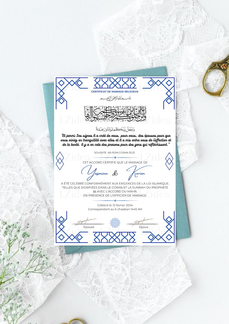 K&ouml;nnte beinhalten: Eine blaue und wei&szlig;e islamische Heiratsurkunde mit dem Text "CERTIFICAT DE MARIAGE RELICIEUX" oben. Die Urkunde ist mit einem blauen und wei&szlig;en geometrischen Muster verziert. Der Text "Yasmina & Karim" befindet sich in der Mitte der Urkunde. Das Datum "15 f&eacute;vrier 2024" befindet sich unten auf der Urkunde.
