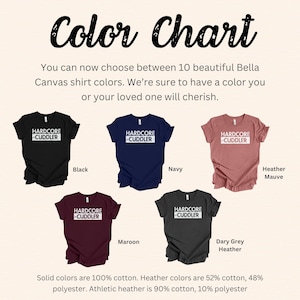 Puede incluir: Carta de colores que muestra 10 colores diferentes de camisetas Bella Canvas. Los colores incluyen negro, azul marino, morado jaspeado, granate, gris jaspeado oscuro, y m&aacute;s. El texto "HARDCORE CUDDLER" est&aacute; impreso en cada camiseta.
