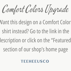 Może przedstawiać: Tekst na białym tle, kt&oacute;ry brzmi "Comfort Colors Upgrade" i "Chcesz ten projekt na koszulce Comfort Colors zamiast? Przejdź do linku w opisie lub kliknij sekcję "Featured" na stronie gł&oacute;wnej naszego sklepu" z tekstem "TEEHEEUSCO" na dole.