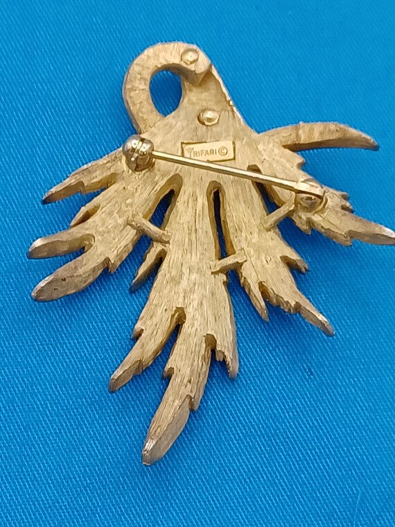 Trifari Leaf Brooch - image 3