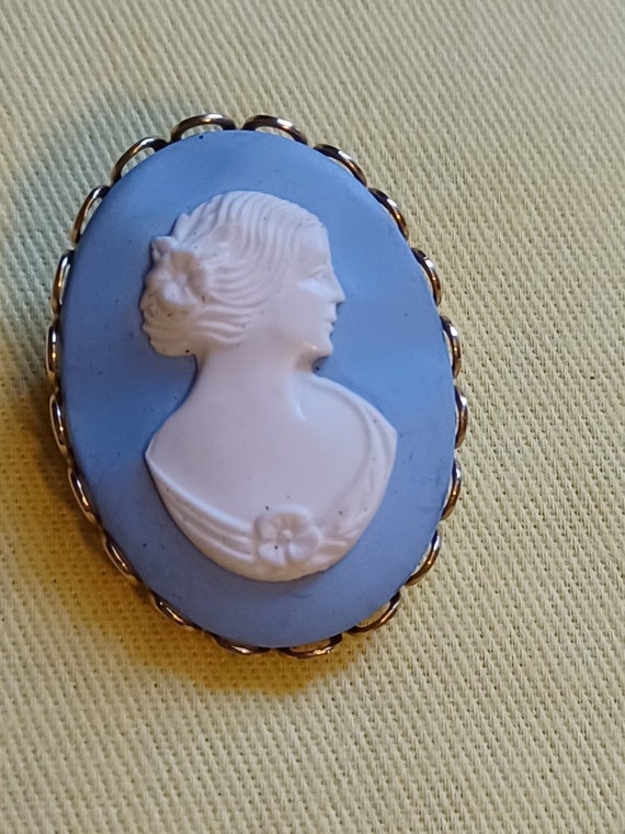 Cameo Brooch-1960s