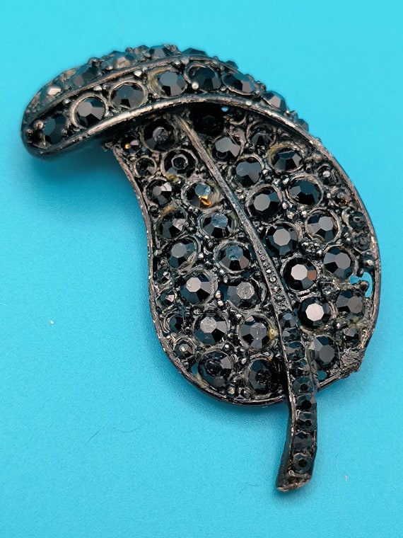 1950s Brooch with Black Stones