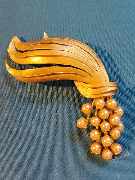 1950s Brooch with Real Pearls.