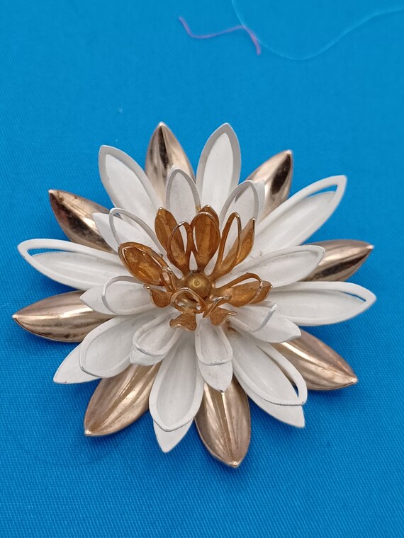 Sarah Coventry "Water Lily" Brooch 1966