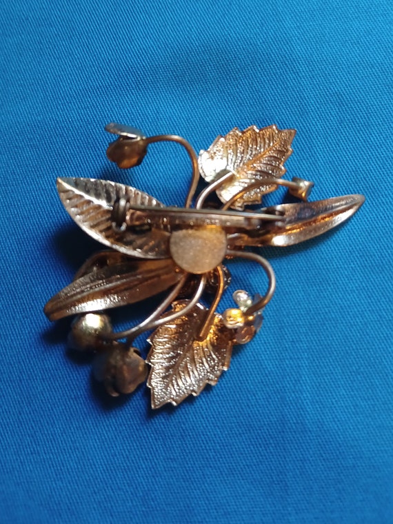 1950s Floral Brooch - image 3