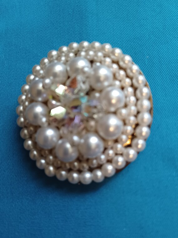 1950s Faux Pearl Brooch - image 2
