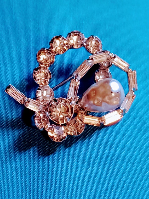 1950s Brooch with Faux Pearl