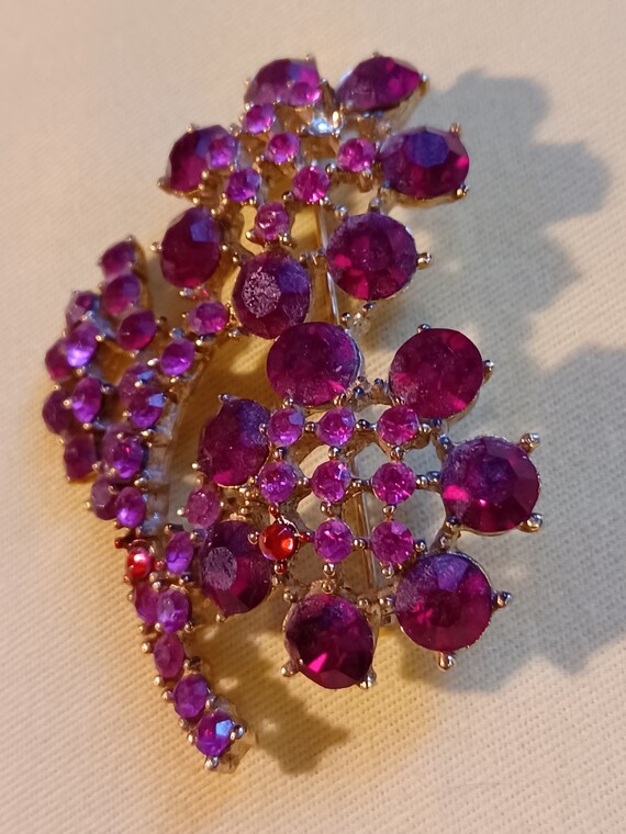 1960s Brooch with Red and Pink Rhinestones - image 2