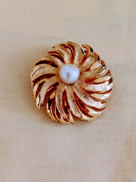 Kramer Faux Pearl Brooch - image 1