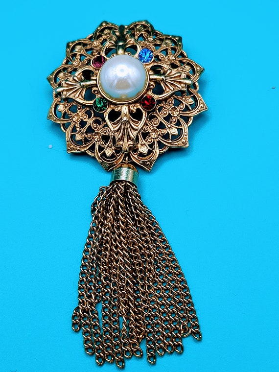 Faux Pearl Dangle Brooch