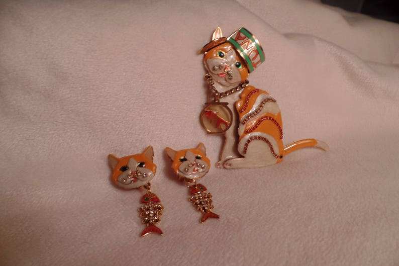 Lunch at the Ritz-Hipster Cat Set