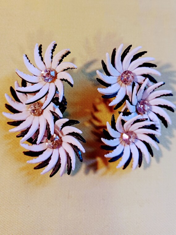 1950s Floral Earrings - image 1
