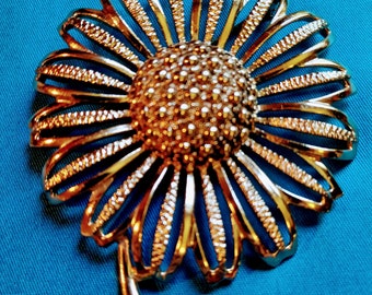 Sarah Coventry "Daisy Mae" Brooch 1960