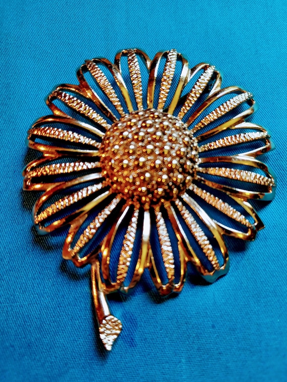 Sarah Coventry "Daisy Mae" Brooch 1960