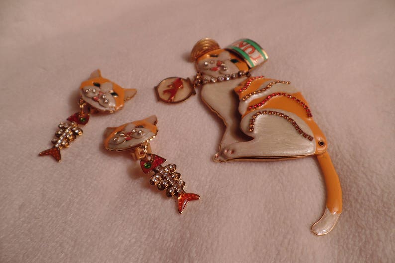 Lunch at the Ritz-Hipster Cat Set