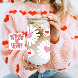 Daisies and Hearts Glass Cup | Floral Valentine Glass Cup | Valentine&#39;s Day Tumbler | Cute Valentine&#39;s Gift | Galentine&#39;s Gift | Iced Coffee