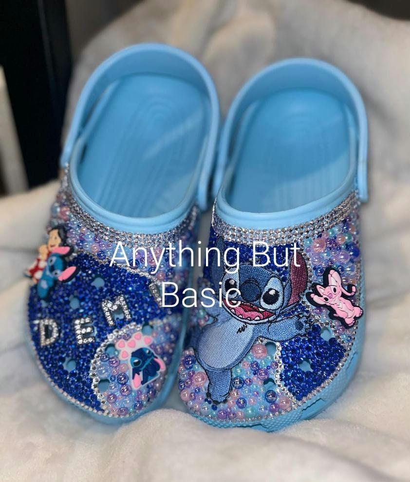 ☆crocs☆男女兼用 スティッチ 総柄クロックス Amazon | [クロックス] 【18～24cm】サンダル キッズサイズ