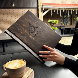 Chemise de menu en bois avec inserts pour cartes de menu, support de menu gravé, chemise de menu de restaurant, planche de menu, couverture de livre de menu, couverture de menu personnalisée