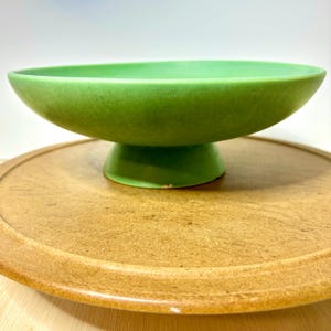 Royal Haeger Pedestal Console Bowl: Matte Green Chartreuse Pottery Mid Century Modern Centerpiece