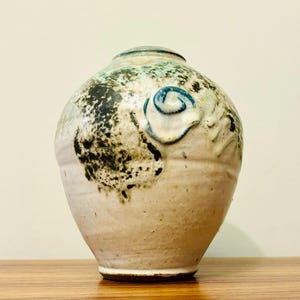 Vintage Handmade Postmodern Studio Pottery Vase – Abstract Swirl Design in Blue, Green & Black on Cream – 6.5” Tall