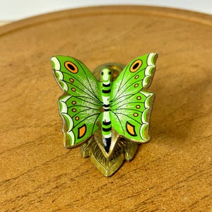 Vintage Allied Brass Butterfly Clip – Green Enamel Decorative Paper Holder, Mid‑Century Wall Hardware